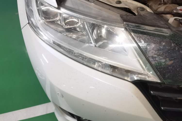 Used Honda Odyssey 2015 2.4L Smart Edition Right Front Headlight