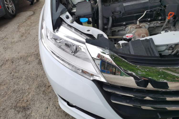 Used Honda Odyssey 2015 2.4L Comfort Edition Right Front Headlight