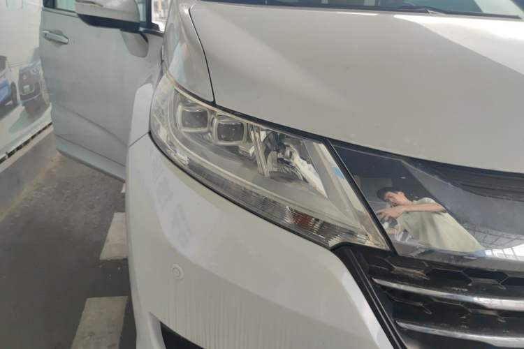 Used Honda Odyssey 2015 2.4L Supreme Edition Right Front Headlight