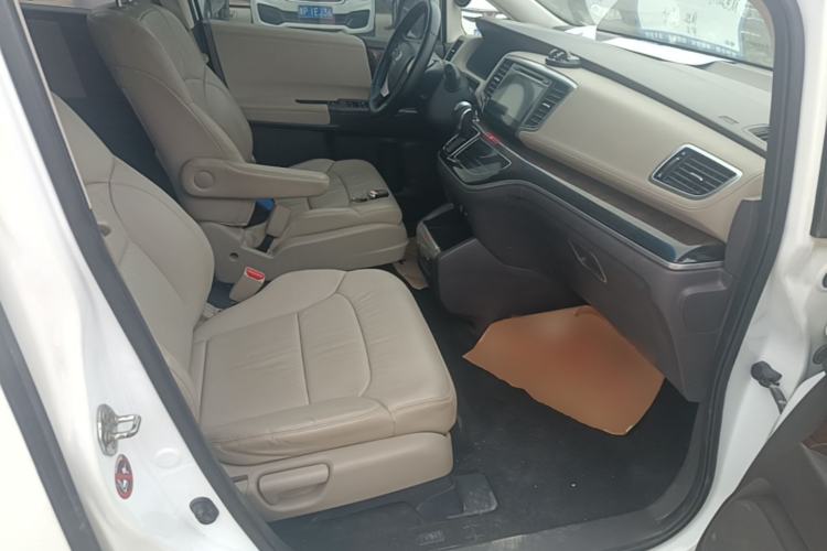 Used Honda Odyssey 2015 2.4L Luxury Edition Right Front Seat