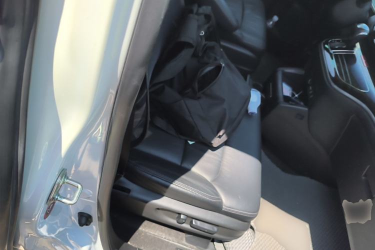 Used Honda Odyssey 2015 Updated Version 2.4L Smart Edition Right Front Seat