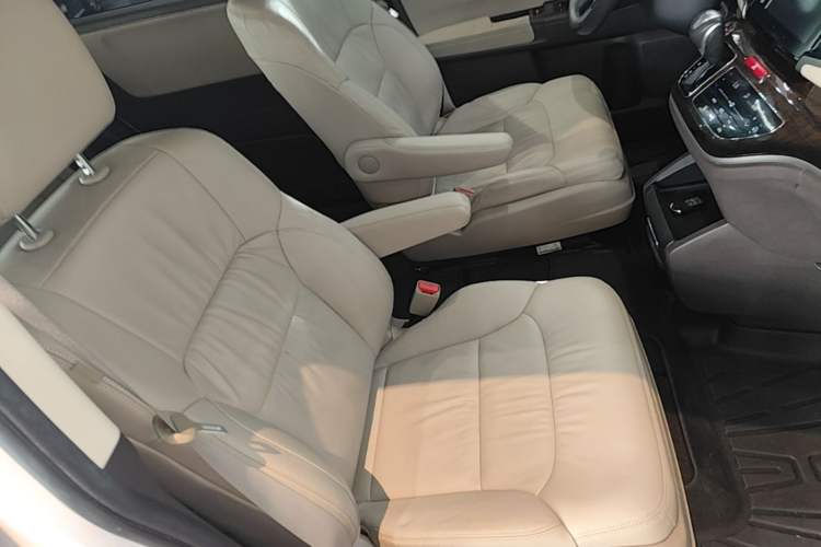 Used Honda Odyssey 2015 2.4L Smart Edition Right Front Seat