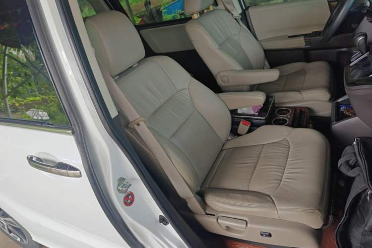 Used Honda Odyssey 2015 Revised 2.4L Luxury Edition Right Front Seat