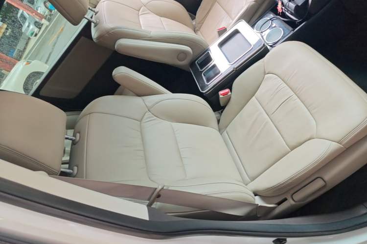 Used Honda Odyssey 2015 Revised 2.4L Luxury Edition Right Front Seat