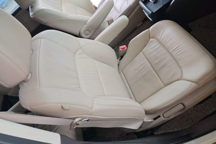 Used Honda Odyssey 2015 Revised 2.4L Luxury Edition Right Front Seat