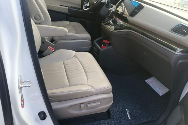 Used Honda Odyssey 2015 Updated Version 2.4L Smart Edition Right Front Seat