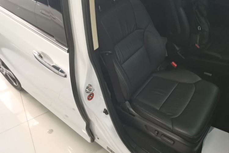 Used Honda Odyssey 2015 Updated Version 2.4L Smart Edition Right Front Seat