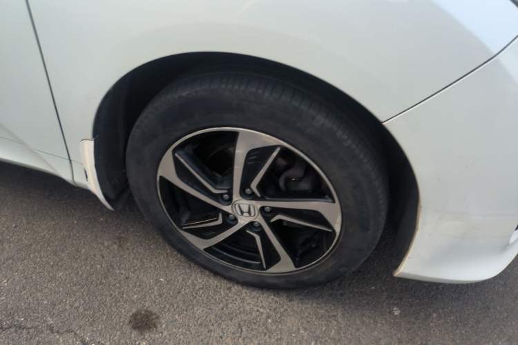 Used Honda Odyssey 2015 Updated Version 2.4L Smart Edition Right Front Wheel Hub