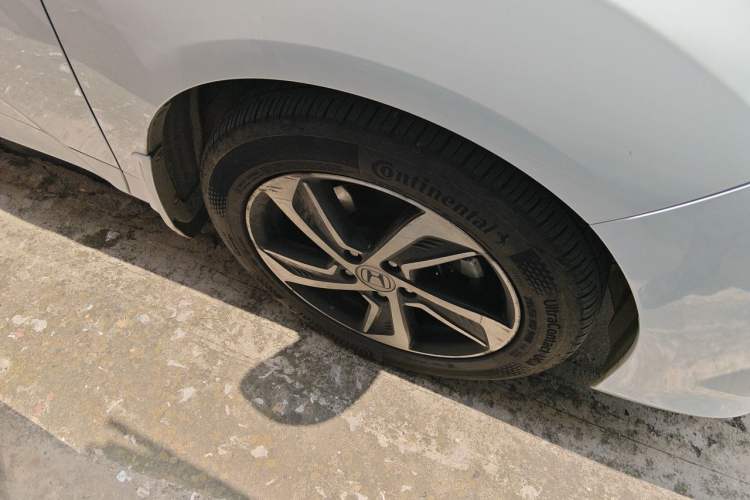 Used Honda Odyssey 2015 2.4L Luxury Edition Right Front Wheel Hub