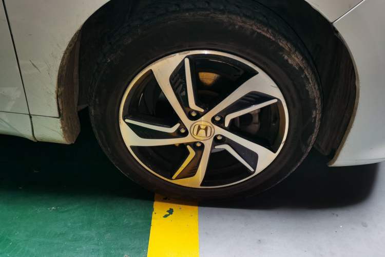 Used Honda Odyssey 2015 2.4L Smart Edition Right Front Wheel Hub