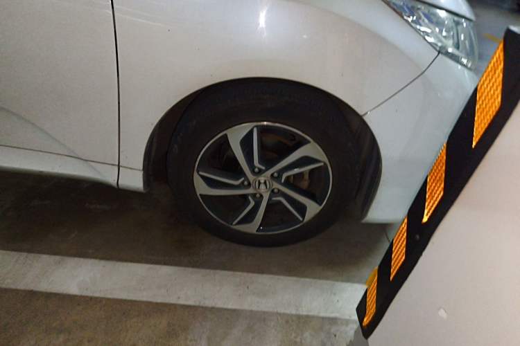 Used Honda Odyssey 2015 Revised 2.4L Luxury Edition Right Front Wheel Hub