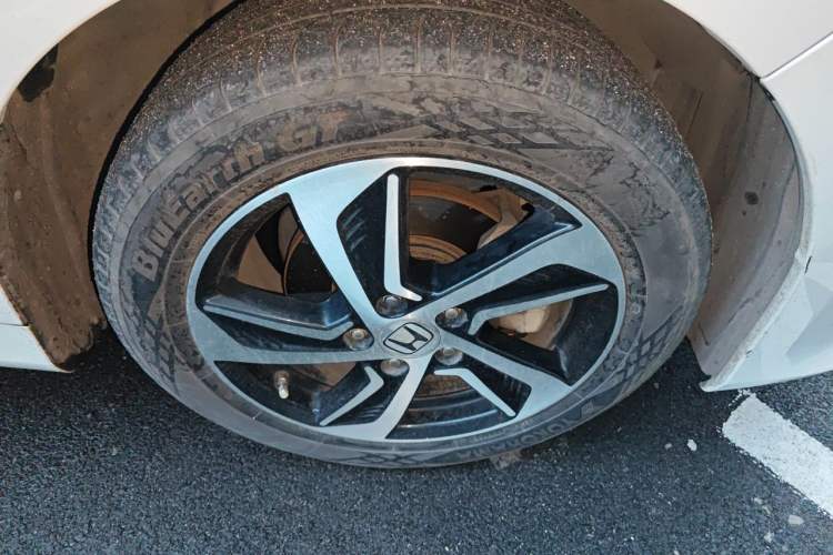 Used Honda Odyssey 2015 Updated Version 2.4L Smart Edition Right Front Wheel Hub