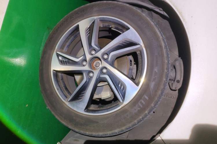 Used Honda Odyssey 2015 Updated Version 2.4L Smart Edition Right Front Wheel Hub