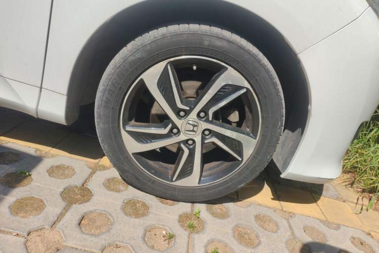 Used Honda Odyssey 2015 Updated Version 2.4L Smart Edition Right Front Wheel Hub