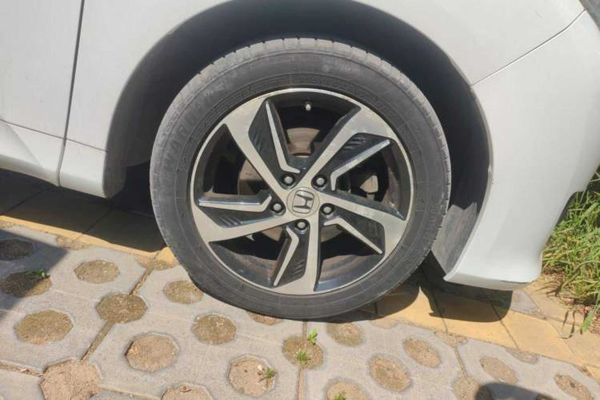 Used Honda Odyssey 2015 Updated Version 2.4L Smart Edition Right Front Wheel Hub