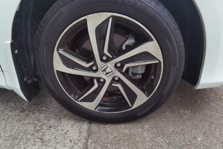 Used Honda Odyssey 2015 Updated Version 2.4L Smart Edition Right Front Wheel Hub