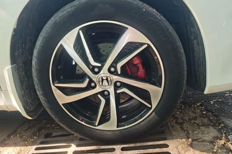 Used Honda Odyssey 2015 2.4L Prestige Edition Right Front Wheel Hub