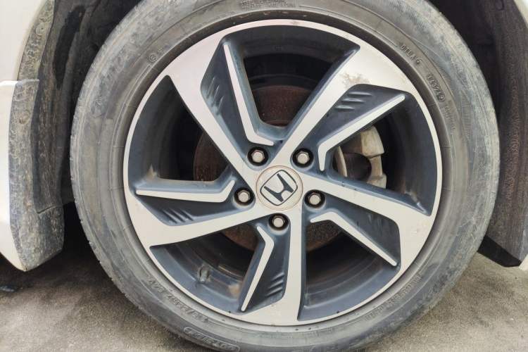Used Honda Odyssey 2015 Revised 2.4L Luxury Edition Right Front Wheel Hub