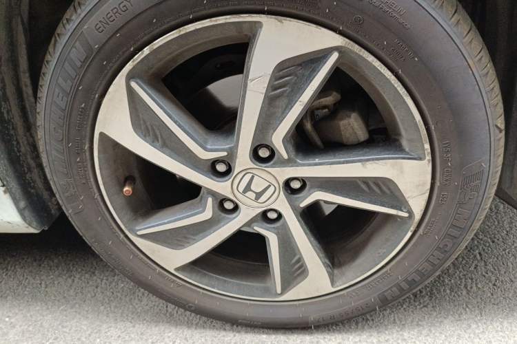 Used Honda Odyssey 2015 2.4L Prestige Edition Right Front Wheel Hub