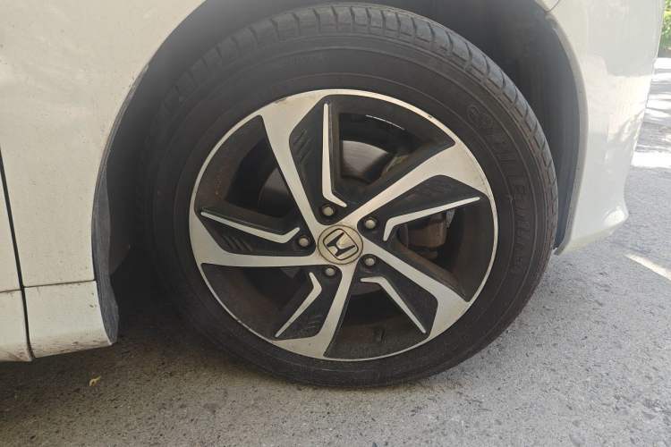Used Honda Odyssey 2015 Updated Version 2.4L Smart Edition Right Front Wheel Hub