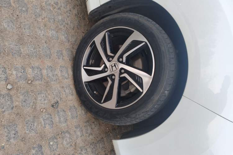 Used Honda Odyssey 2015 Updated Version 2.4L Smart Edition Right Front Wheel Hub