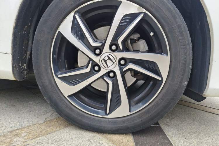 Used Honda Odyssey 2015 2.4L Prestige Edition Right Front Wheel Hub