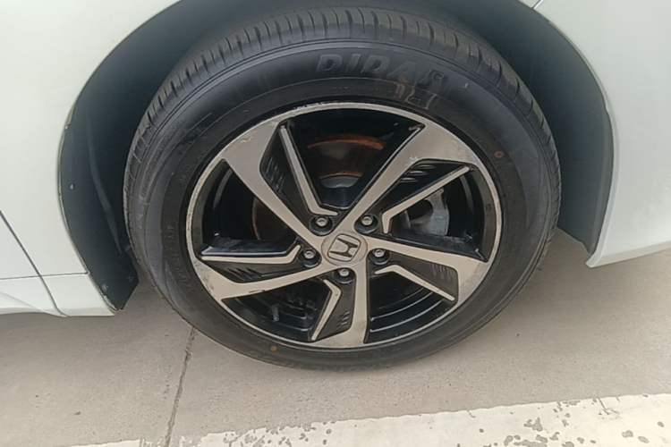 Used Honda Odyssey 2015 Updated Version 2.4L Smart Edition Right Front Wheel Hub