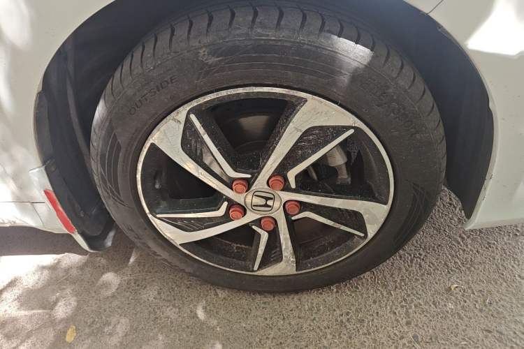 Used Honda Odyssey 2015 Updated Version 2.4L Smart Edition Right Front Wheel Hub