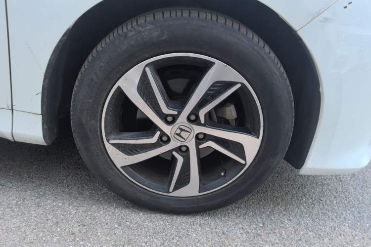 Used Honda Odyssey 2015 Updated Version 2.4L Smart Edition Right Front Wheel Hub