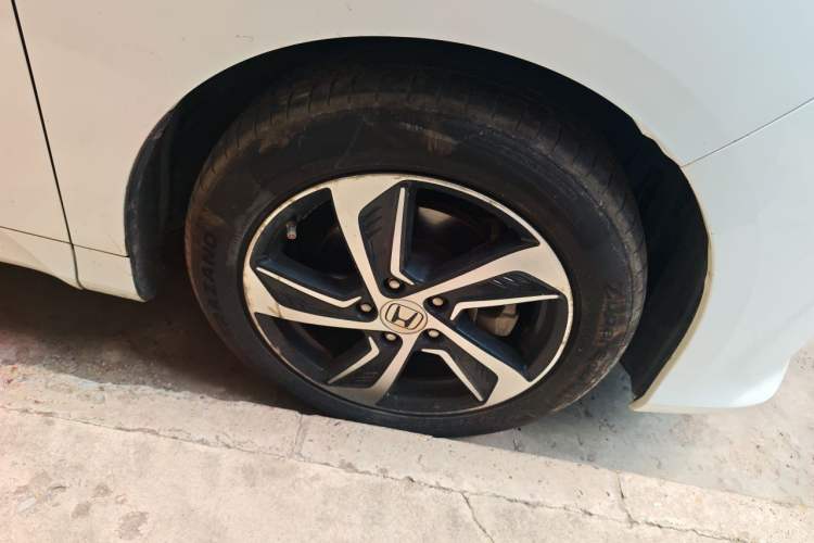 Used Honda Odyssey 2015 2.4L Smart Edition Right Front Wheel Hub
