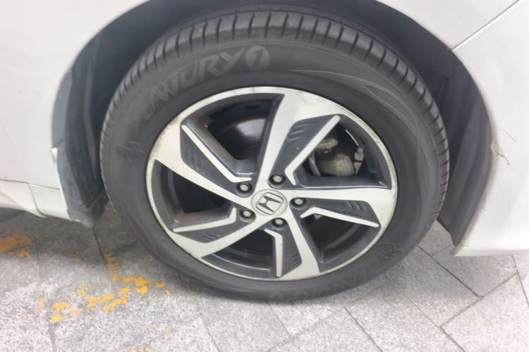 Used Honda Odyssey 2015 2.4L Luxury Edition Right Front Wheel Hub