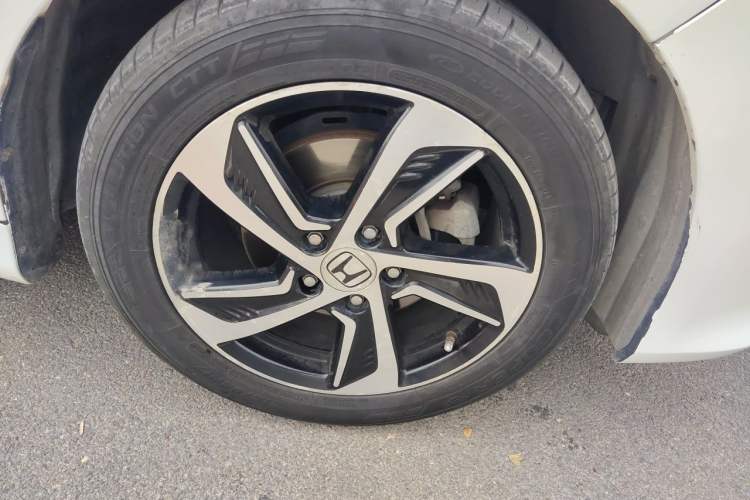 Used Honda Odyssey 2015 2.4L Smart Edition Right Front Wheel Hub