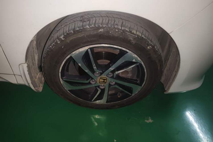 Used Honda Odyssey 2015 2.4L Luxury Edition Right Front Wheel Hub