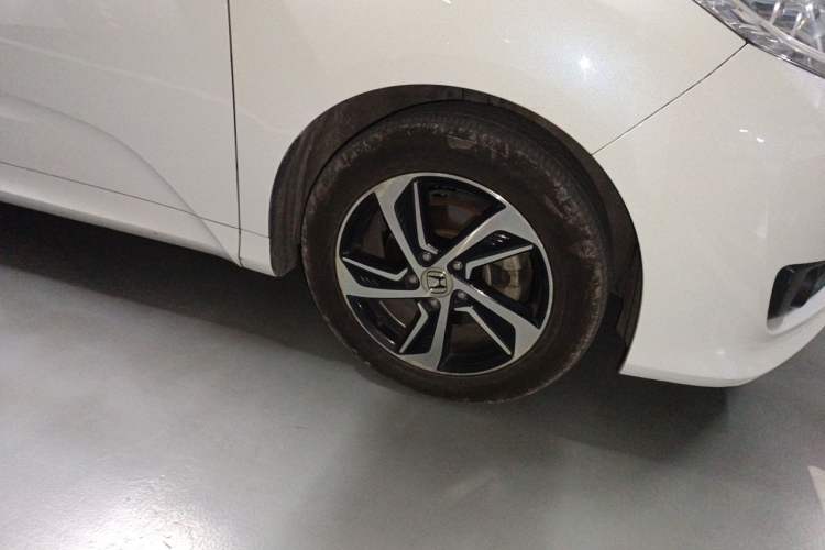 Used Honda Odyssey 2015 Updated Version 2.4L Smart Edition Right Front Wheel Hub