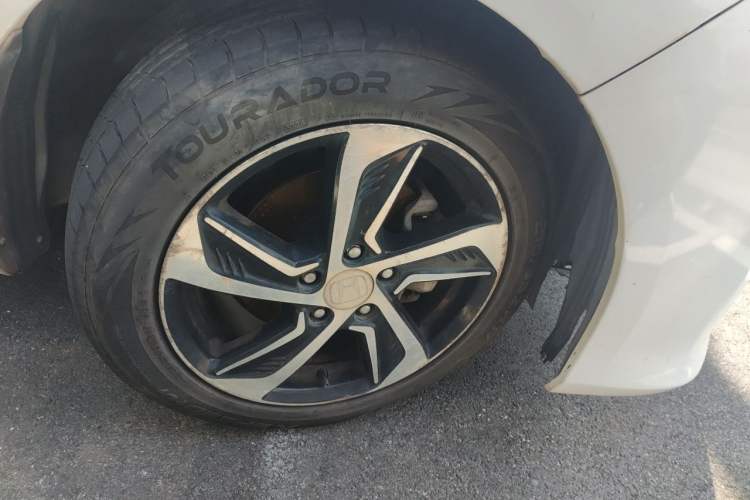 Used Honda Odyssey 2015 Updated Version 2.4L Smart Edition Right Front Wheel Hub