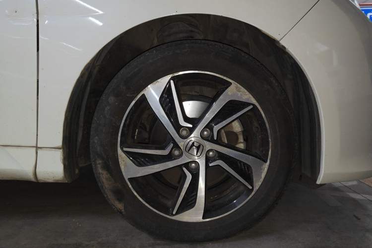 Used Honda Odyssey 2015 Updated Version 2.4L Smart Edition Right Front Wheel Hub