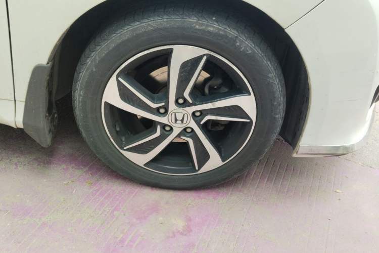 Used Honda Odyssey 2015 Revised 2.4L Luxury Edition Right Front Wheel Hub