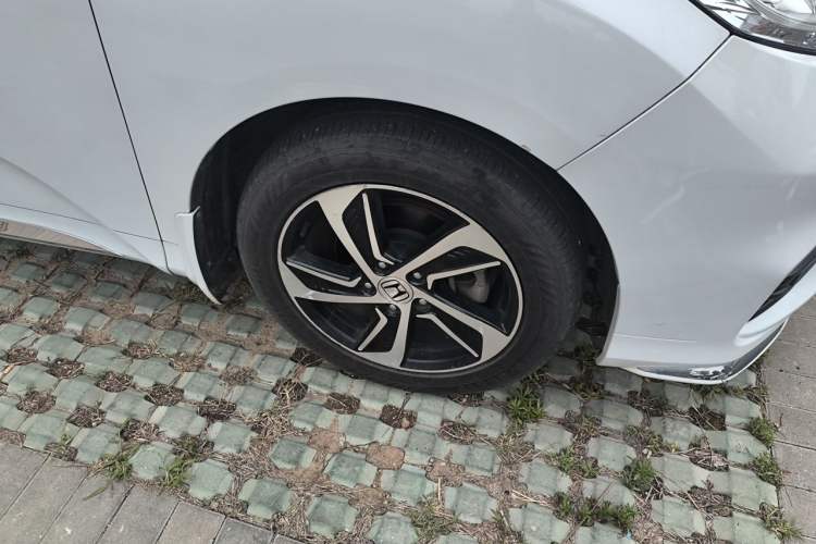Used Honda Odyssey 2015 2.4L Smart Edition Right Front Wheel Hub