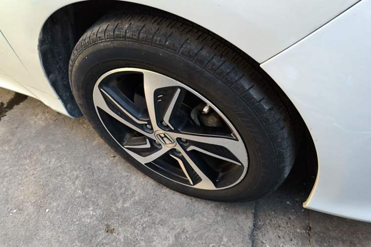 Used Honda Odyssey 2015 2.4L Supreme Edition Right Front Wheel Hub