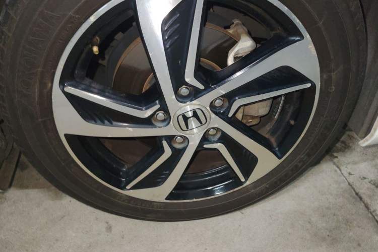 Used Honda Odyssey 2015 2.4L Smart Edition Right Front Wheel Hub