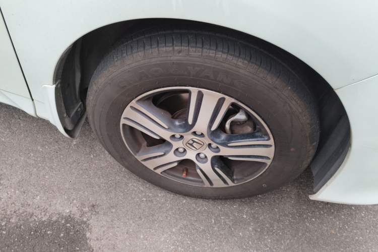 Used Honda Odyssey 2015 2.4L Comfort Edition Right Front Wheel Hub