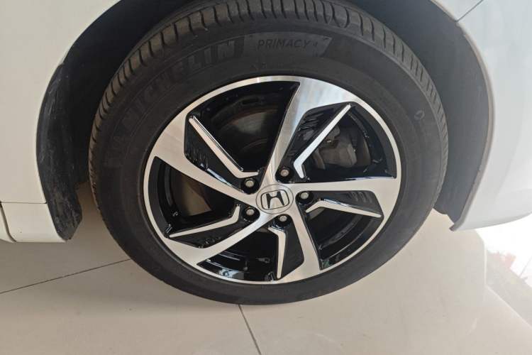 Used Honda Odyssey 2015 2.4L Luxury Edition Right Front Wheel Hub