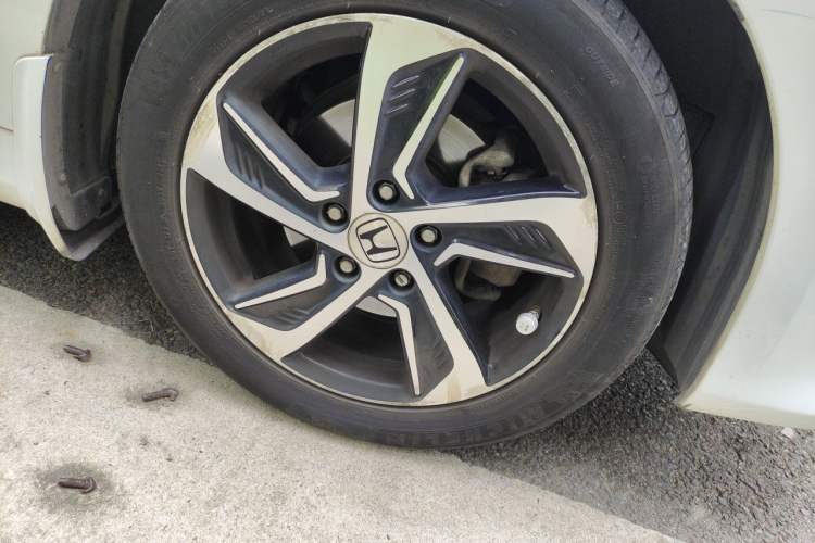 Used Honda Odyssey 2015 2.4L Smart Edition Right Front Wheel Hub