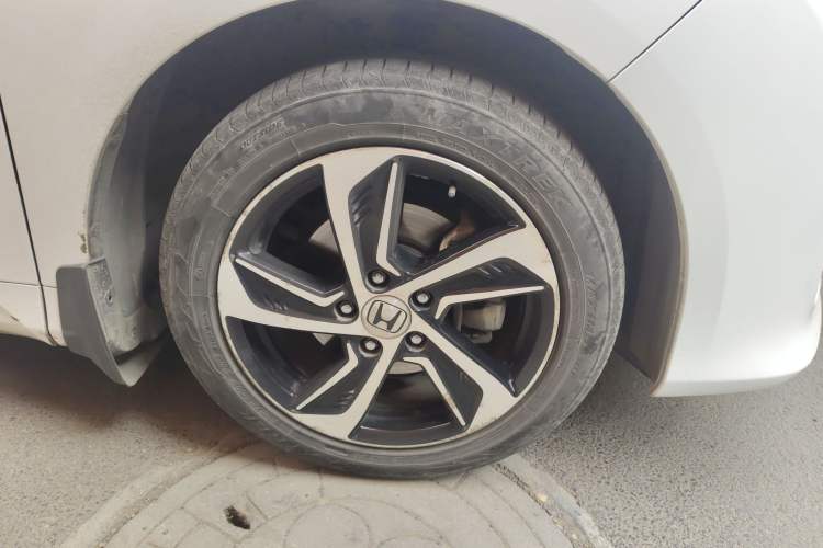 Used Honda Odyssey 2015 2.4L Prestige Edition Right Front Wheel Hub