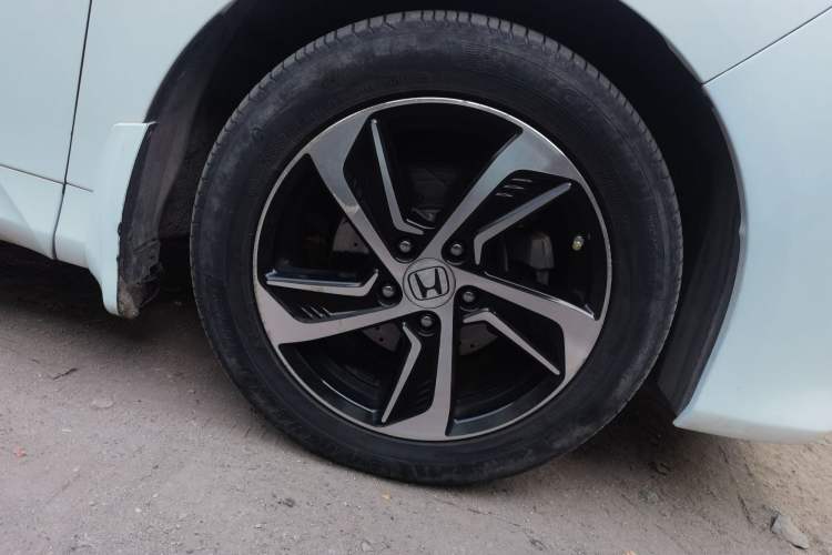 Used Honda Odyssey 2015 Updated Version 2.4L Smart Edition Right Front Wheel Hub