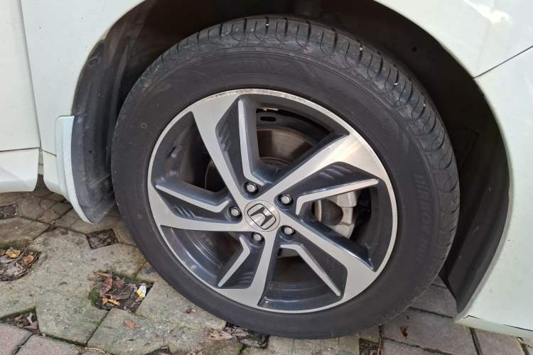 Used Honda Odyssey 2015 Revised 2.4L Luxury Edition Right Front Wheel Hub