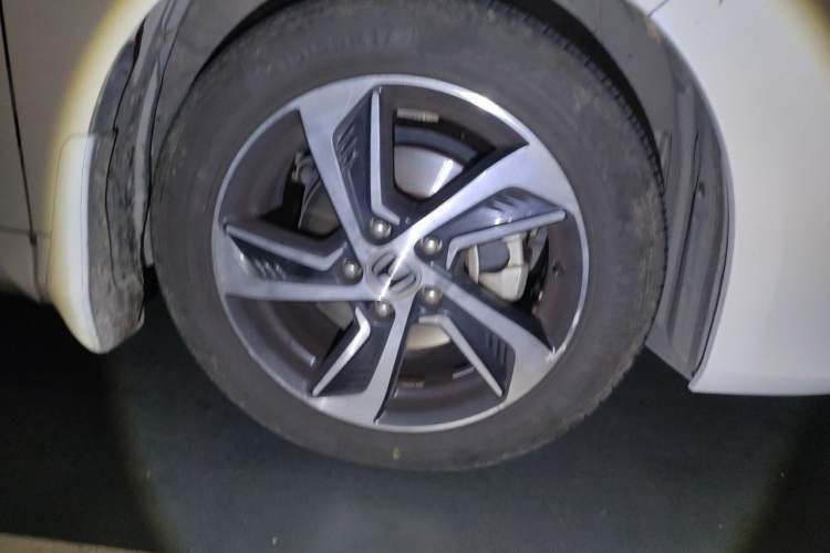 Used Honda Odyssey 2015 2.4L Luxury Edition Right Front Wheel Hub