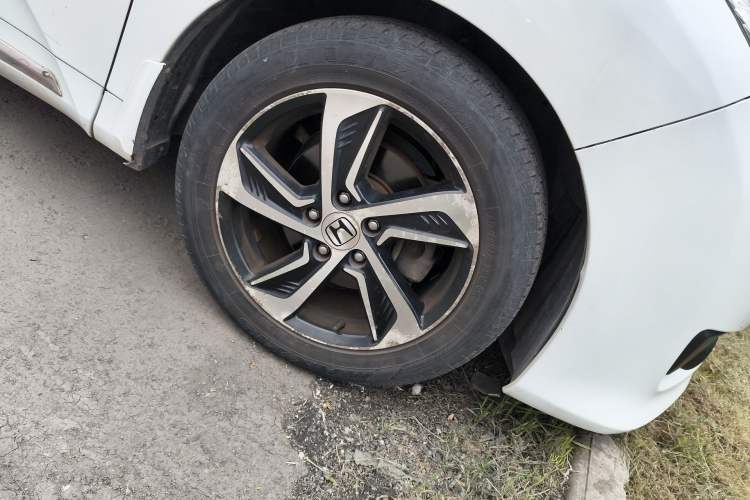 Used Honda Odyssey 2015 2.4L Prestige Edition Right Front Wheel Hub