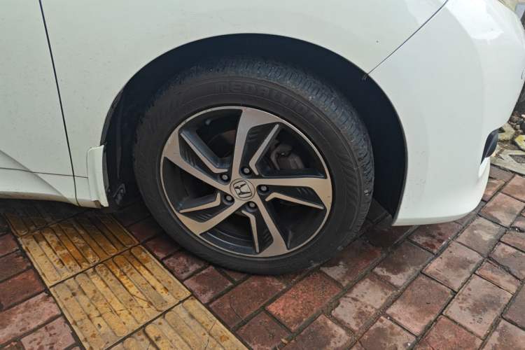 Used Honda Odyssey 2015 2.4L Smart Edition Right Front Wheel Hub