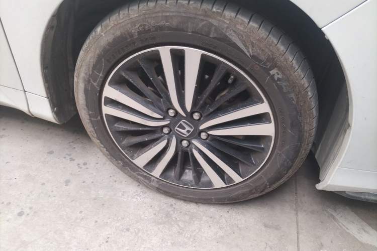 Used Honda Odyssey 2015 2.4L Smart Edition Right Front Wheel Hub